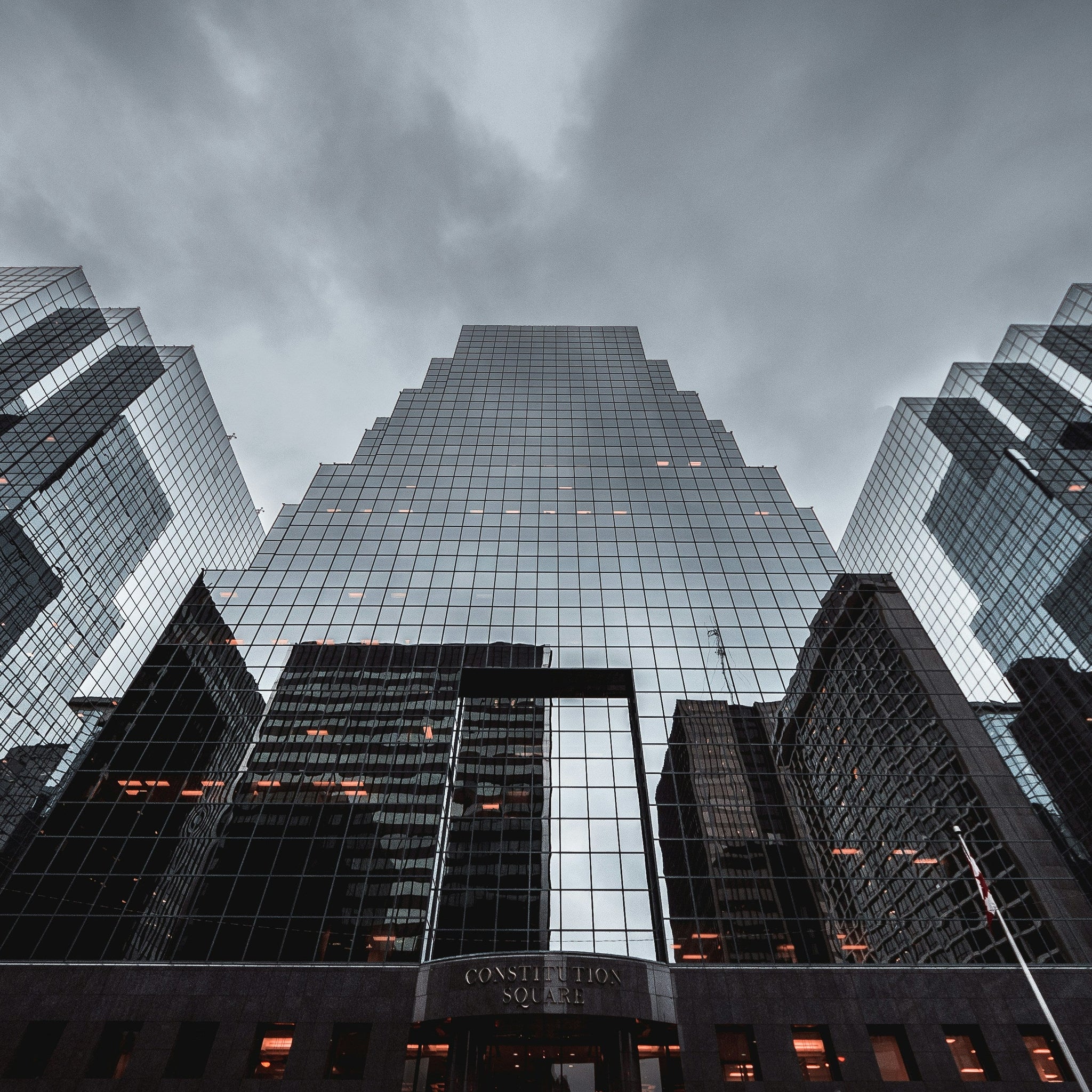 Элеваторы в современных небоскребах: как они формируют городской горизонт